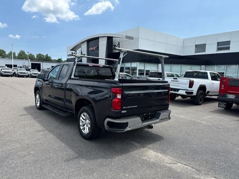 Used 2022 Chevrolet Silverado 1500 LT AWD/4WD image 3