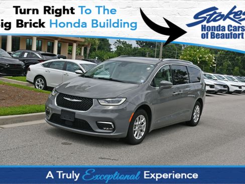 Used 2021 Chrysler Pacifica Touring-L FWD image 1
