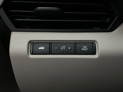 Used 2025 Nissan Altima 2.5 SV image 22