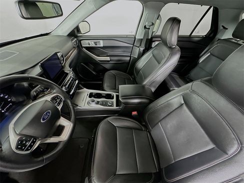 Used 2024 Ford Explorer Limited image 11
