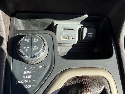 Used 2014 Jeep Cherokee Trailhawk w/ Comfort/Convenience Group image 23