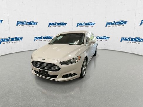 Used 2016 Ford Fusion SE FWD image 4