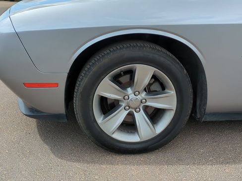 Used 2016 Dodge Challenger SXT RWD image 10