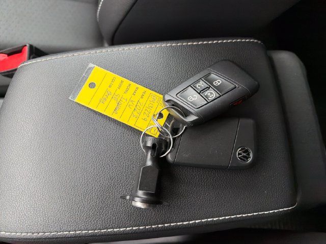 Used 2023 Volkswagen Tiguan SE AWD/4WD image 12