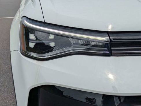 Used 2025 Volkswagen Taos SE AWD/4WD image 10
