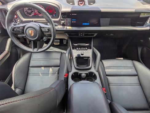 Used 2025 Porsche Cayenne GTS AWD/4WD image 14