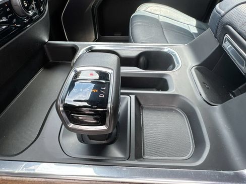 Used 2022 Chevrolet Silverado 1500 High Country w/ Technology Package AWD/4WD image 23