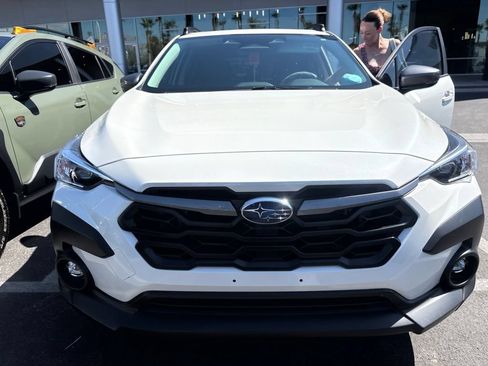 Used 2024 Subaru Crosstrek 2.0i Premium AWD/4WD image 3