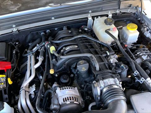 Used 2023 Jeep Gladiator Overland image 32