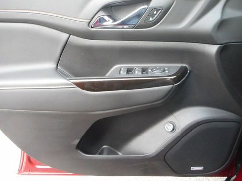 Used 2023 GMC Acadia AT4 image 10