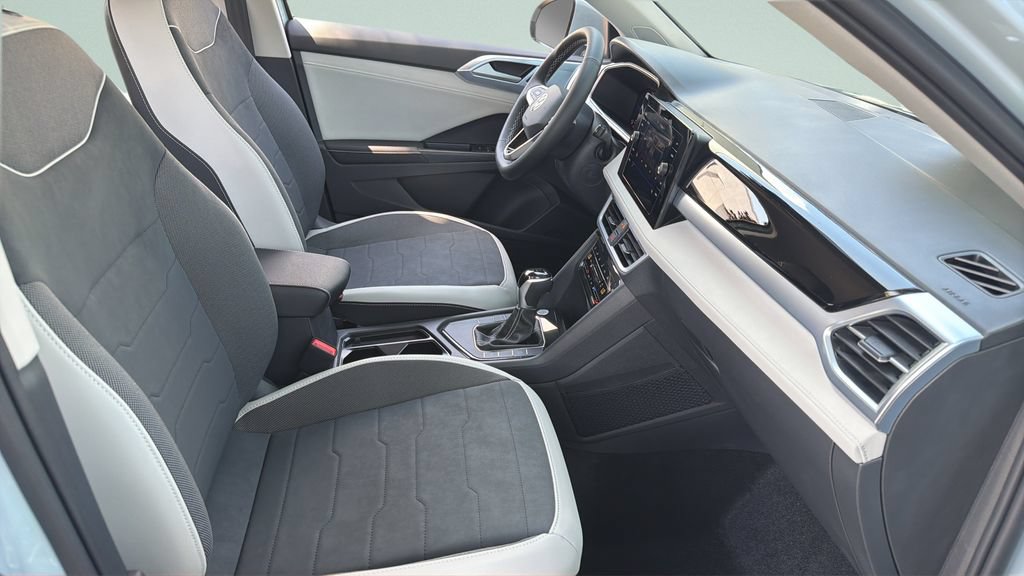 New 2026 Volkswagen Taos SE FWD image 28