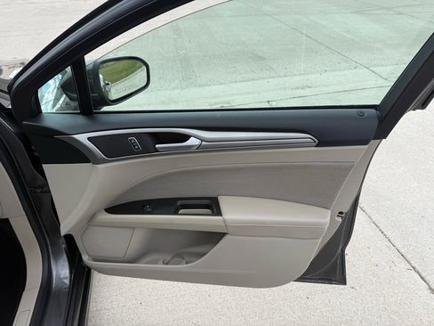 Used 2019 Ford Fusion SE image 21