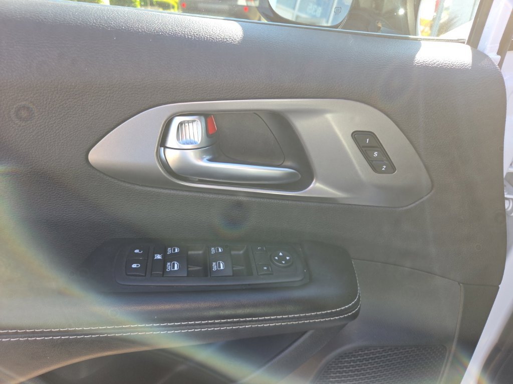 Certified 2026 Chrysler Pacifica Select FWD image 14