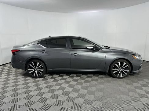 Used 2019 Nissan Altima 2.5 SR w/ SR Premium Package image 9