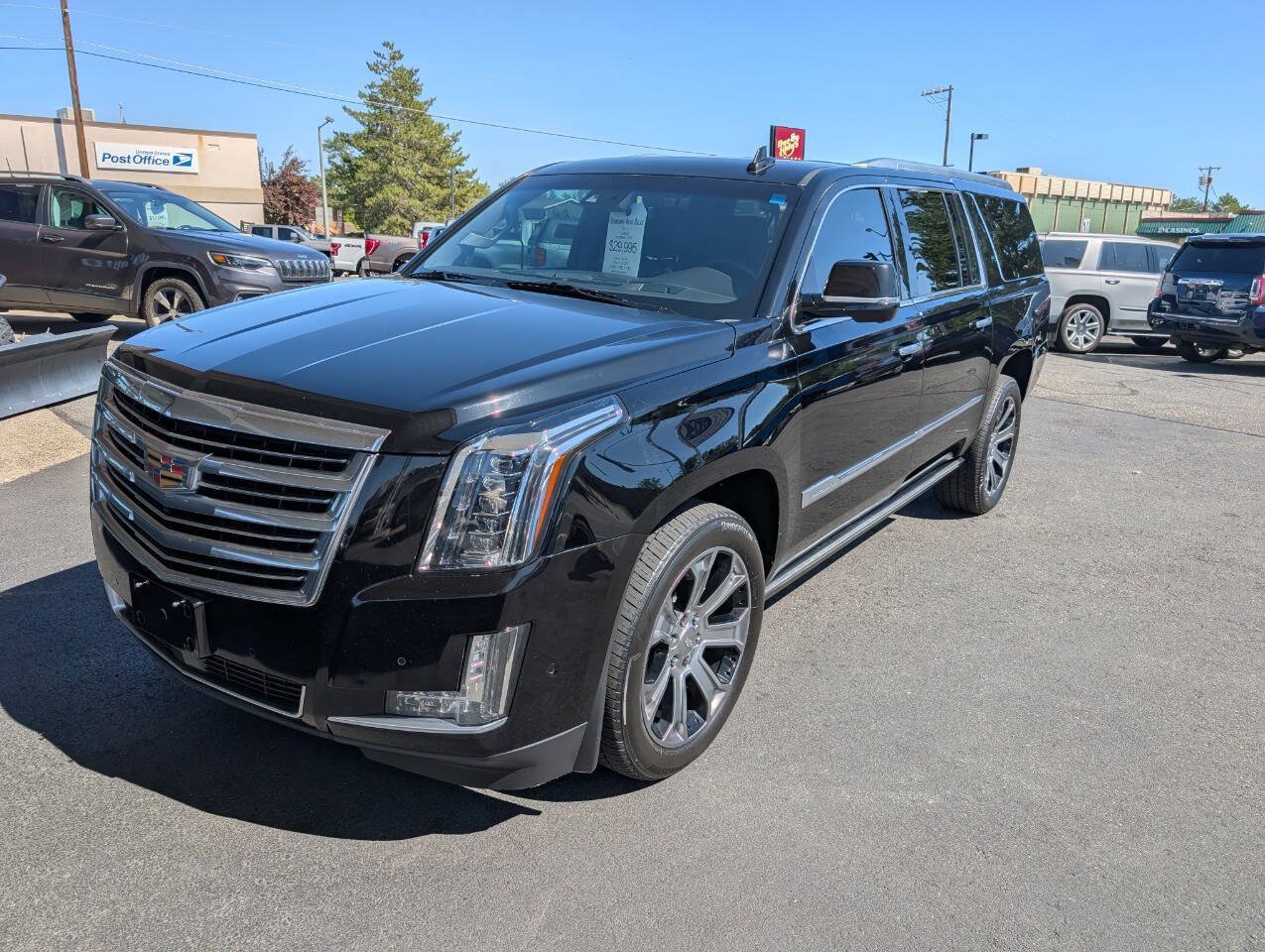Used 2017 Cadillac Escalade ESV Platinum AWD/4WD image 3