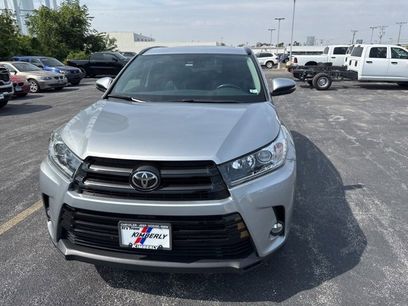 Used 2017 Toyota Highlander SE