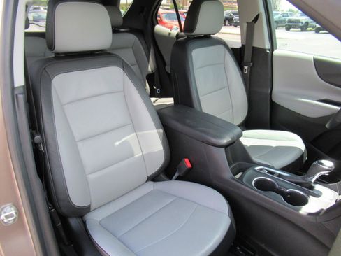 Used 2019 Chevrolet Equinox Premier FWD image 9