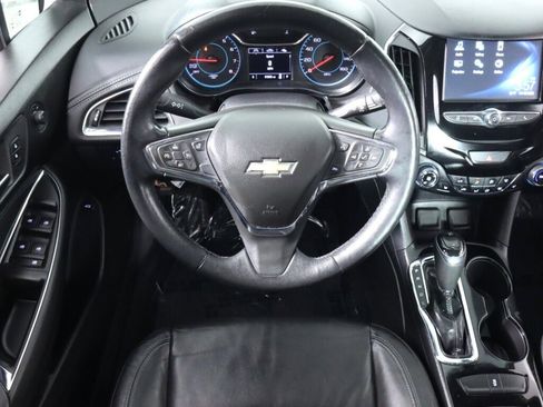 Used 2018 Chevrolet Cruze Premier image 28
