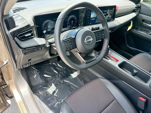 New 2025 Nissan Kicks SR FWD image 6