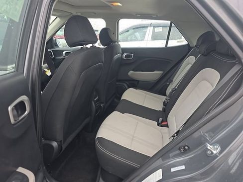 Used 2025 Hyundai Venue SEL FWD image 16