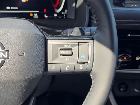 Used 2025 Nissan Rogue SL image 22