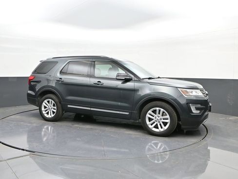 Used 2016 Ford Explorer XLT w/ Equipment Group 202A image 17