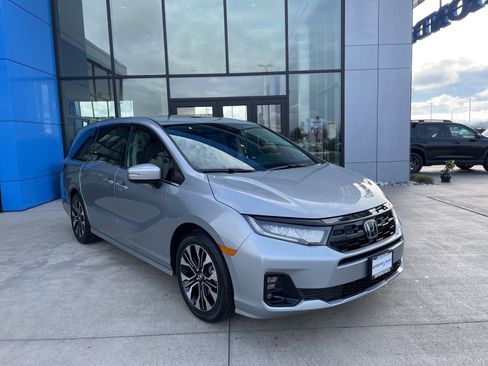 New 2026 Honda Odyssey Elite image 3
