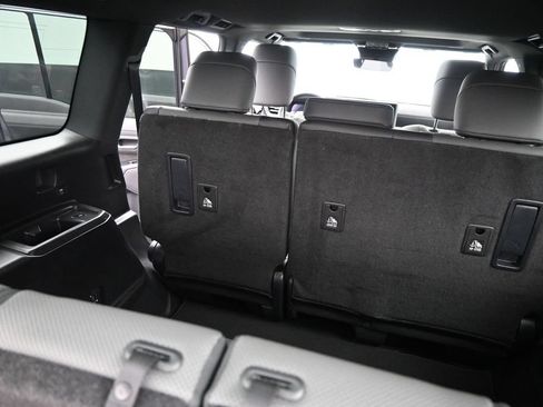 Used 2025 Lexus GX 550 w/ Accessory Package (2T) AWD/4WD image 35