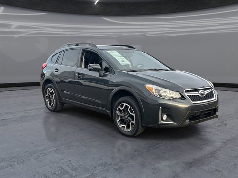 Used 2017 Subaru Crosstrek 2.0i Limited w/ Popular Package #2 image 2
