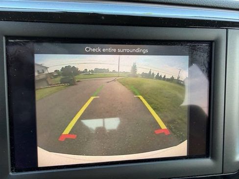 Used 2019 Chrysler Pacifica Touring-L FWD image 13