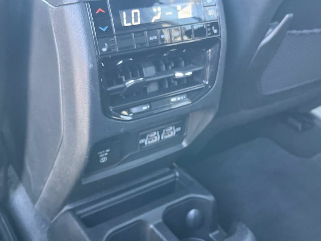 Used 2024 Jeep Grand Cherokee L Limited w/ Luxury Tech Group II AWD/4WD image 18