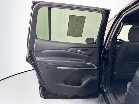 Used 2025 Chevrolet Traverse LT image 26