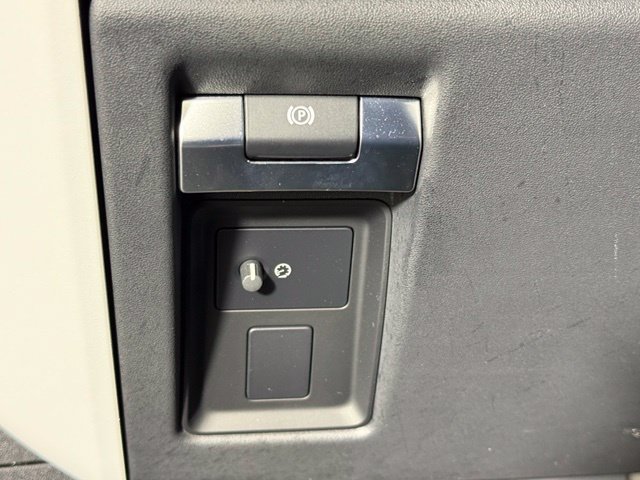 Certified 2025 Land Rover Defender 110 S AWD/4WD image 28