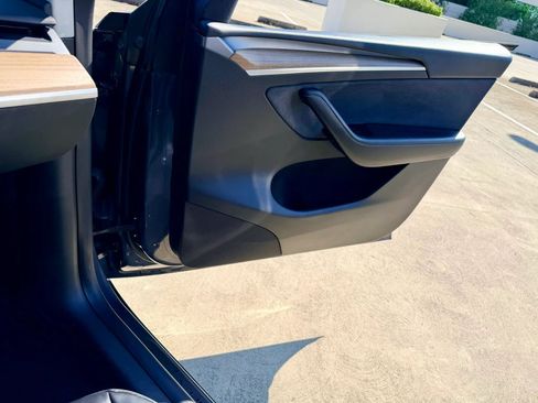 Used 2023 Tesla Model Y AWD image 24