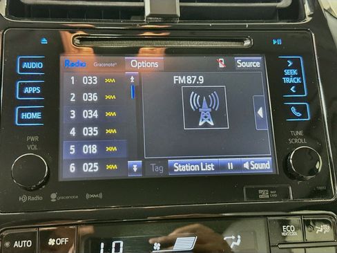 Used 2016 Toyota Prius Three Touring w/ Preferred Accessory Package FWD image 19