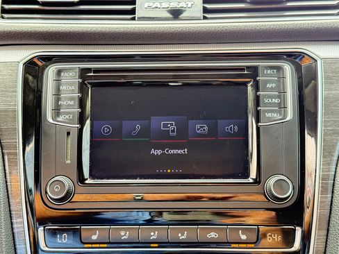 Used 2018 Volkswagen Passat 2.0T SE image 56