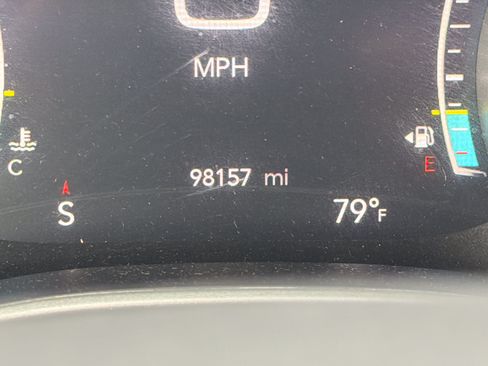 Used 2021 Chrysler Pacifica Touring-L FWD image 21