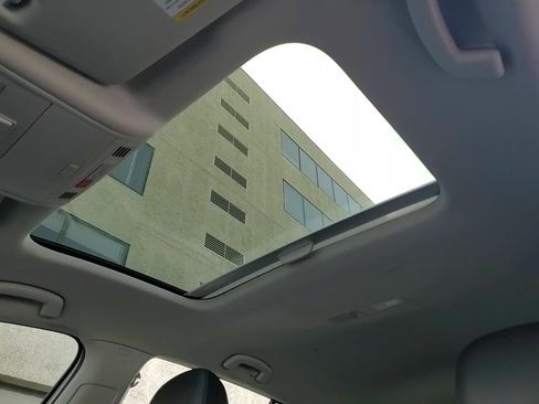 Used 2018 Volkswagen Golf S image 20