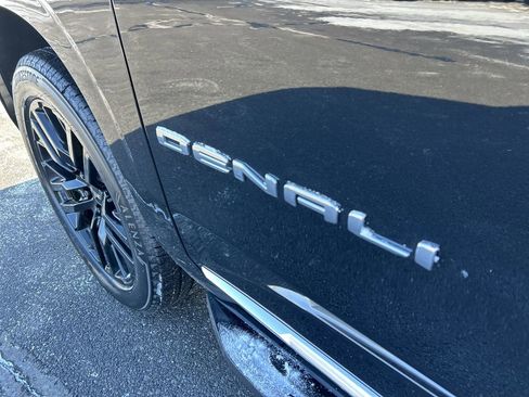 Used 2024 GMC Yukon XL Denali w/ Advanced Technology Package image 12