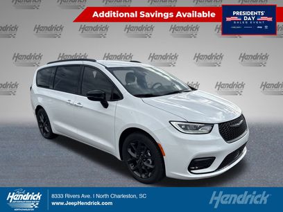 New 2026 Chrysler Pacifica Select