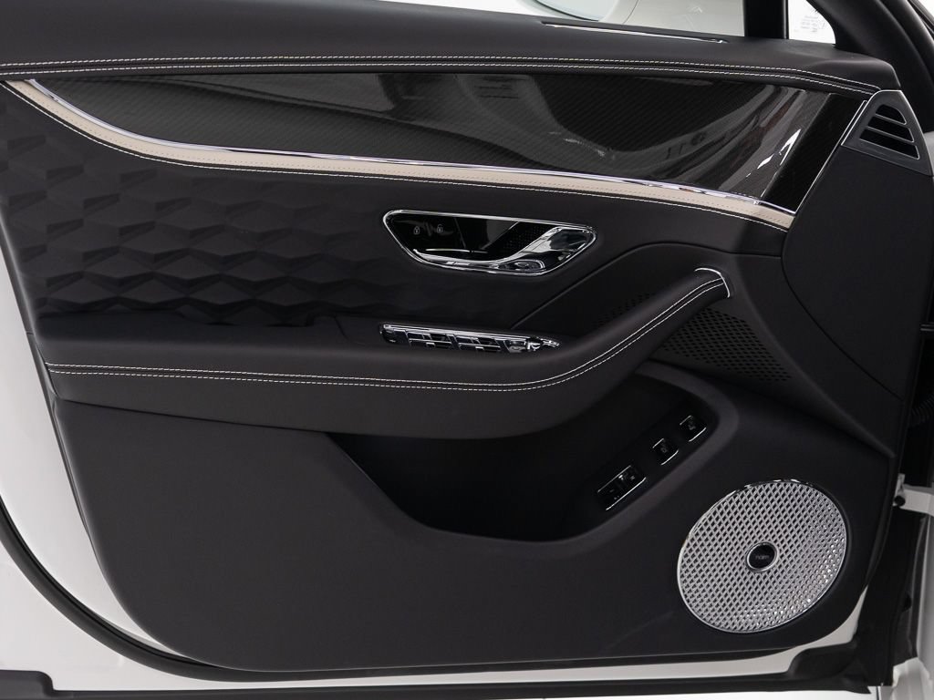 Used 2025 Bentley Flying Spur Plug-In Hybrid AWD/4WD image 11