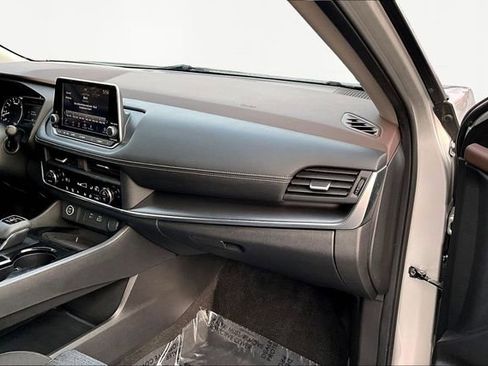 Used 2023 Nissan Rogue SV image 18