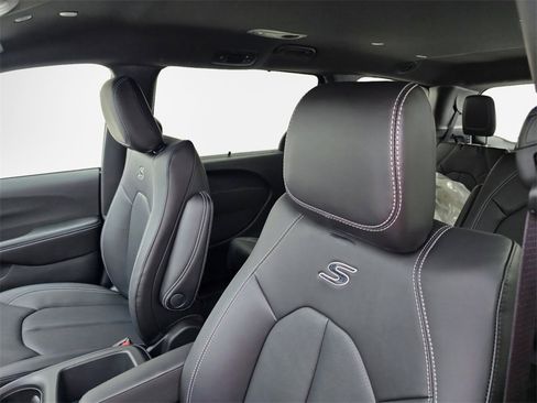 New 2026 Chrysler Pacifica Select w/ S Appearance Package image 31