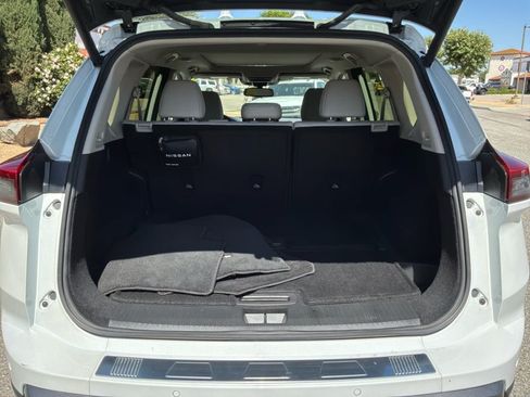 Used 2025 Nissan Rogue SL w/ Tech Package FWD image 21