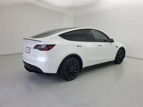 Used 2022 Tesla Model Y Performance image 5