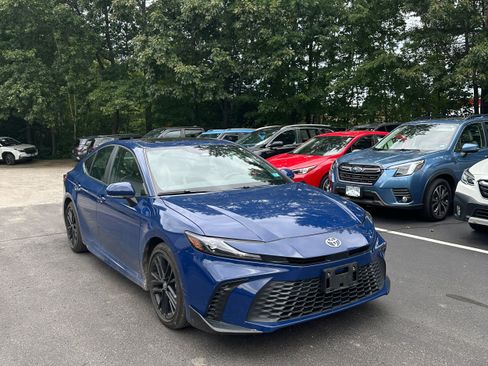 Used 2025 Toyota Camry SE w/ Multimedia Upgrade Package FWD image 3