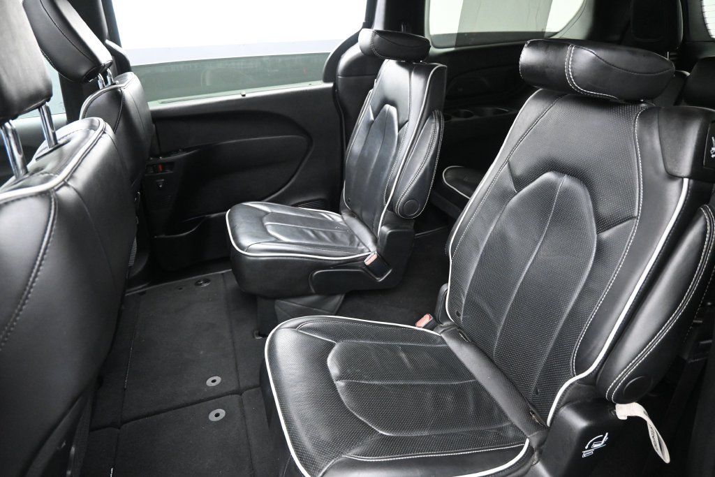 Used 2025 Chrysler Pacifica Limited FWD image 28