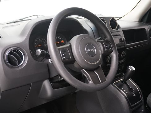 Used 2016 Jeep Patriot Sport image 9