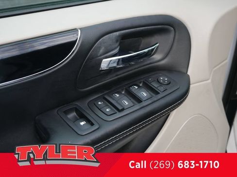 Used 2017 Dodge Grand Caravan SXT FWD image 22