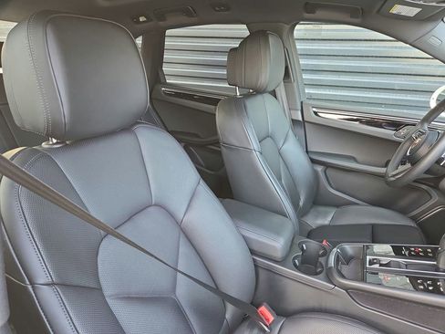 Certified 2026 Porsche Macan image 19